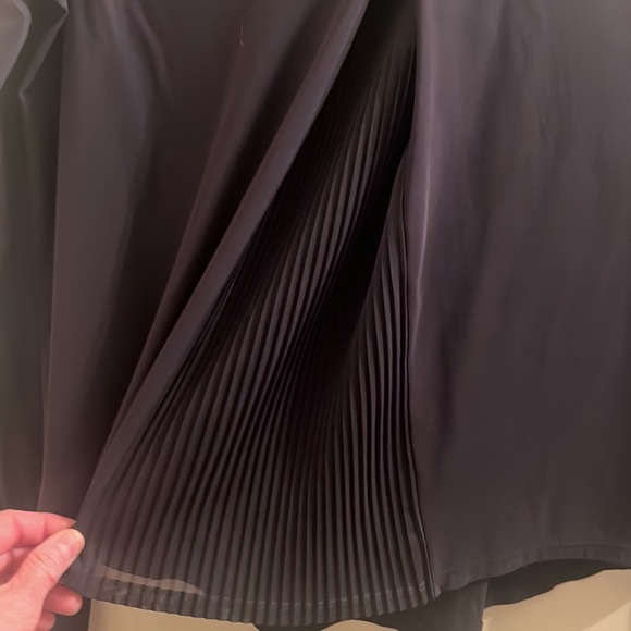 Lululemon Black LS Blouse Top W/Ruffles In Back NWOT - Picture 5 of 6